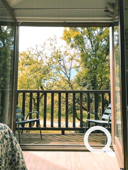 grande chambre parentale avec placards et commde - Orchidée 14, Charmante maison en bois  au coeur du Golf de Souillac - Lachapelle Auzac, proche Sarlat est des plus grands sites touristiques de la Dordogne et du Lot-orchidée 14, Souillac, Sarlat, Vitrac, Veyrignac, Domme, La Roque Gageac, Rocamadour, Castelnaud, Gîtes Dordogne, Gîtes Périgord, Locations Dordogne Périgord, Locations lot, locations 24, locations 46, Meublés Périgord, meublés Lot, Vacances Périgord, vacances Lot, Séjours Périgord, séjours Lot,  Hébergement Périgord Dordogne, hébergement Lot, vacances dordogne perigord, vacances Lot, gite avec piscine, gite avec jeux enfants, gite avec tennis, bar restaurant golf de souillac, maison à louer, vacances sud france avec piscine, Dordogne, Lot, location,location vacances, locations vacances, location saisonniere, locations saisonnières, golf, country club, golf de souillac, vacances golfeur, golfeur, 46200, Lachapelle Auzac, location vacances golf de souillac, location 5 personnes Lot, location Souillac 