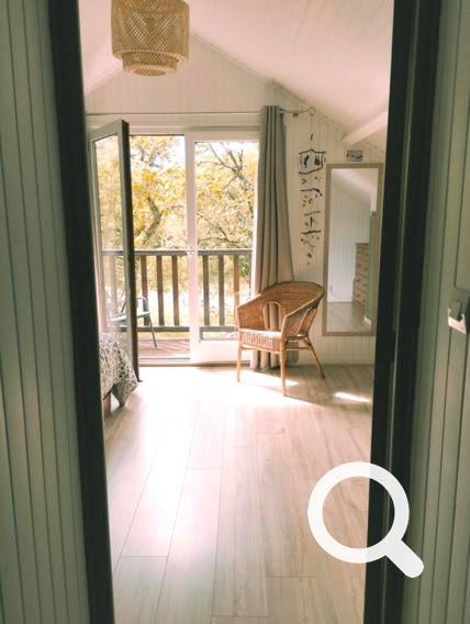 grande chambre parentale avec placards et commde - Orchidée 14, Charmante maison en bois  au coeur du Golf de Souillac - Lachapelle Auzac, proche Sarlat est des plus grands sites touristiques de la Dordogne et du Lot-orchidée 14, Souillac, Sarlat, Vitrac, Veyrignac, Domme, La Roque Gageac, Rocamadour, Castelnaud, Gîtes Dordogne, Gîtes Périgord, Locations Dordogne Périgord, Locations lot, locations 24, locations 46, Meublés Périgord, meublés Lot, Vacances Périgord, vacances Lot, Séjours Périgord, séjours Lot,  Hébergement Périgord Dordogne, hébergement Lot, vacances dordogne perigord, vacances Lot, gite avec piscine, gite avec jeux enfants, gite avec tennis, bar restaurant golf de souillac, maison à louer, vacances sud france avec piscine, Dordogne, Lot, location,location vacances, locations vacances, location saisonniere, locations saisonnières, golf, country club, golf de souillac, vacances golfeur, golfeur, 46200, Lachapelle Auzac, location vacances golf de souillac, location 5 personnes Lot, location Souillac 